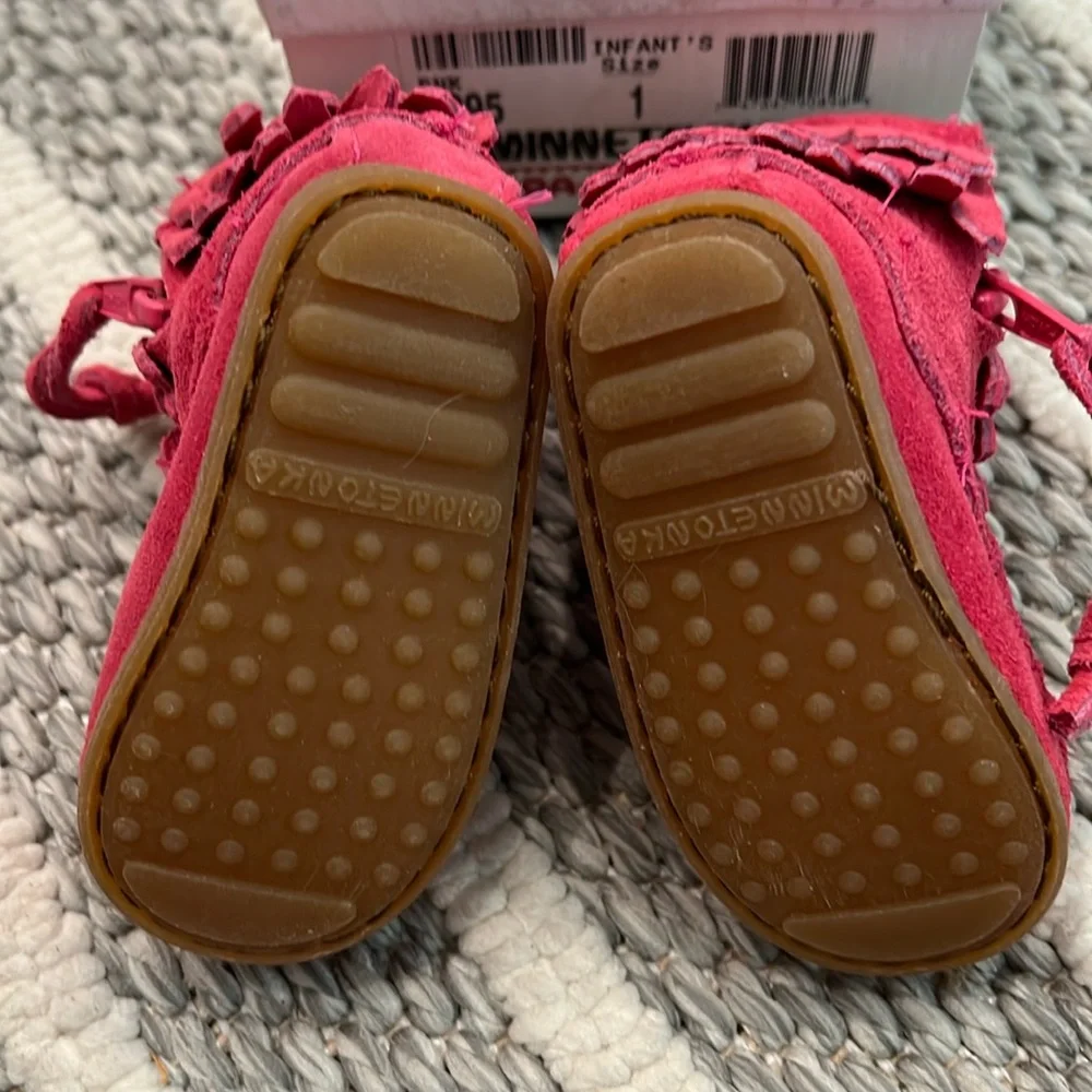 Authentic New in Box, Minnetonka Double Fringe Side Zip Boot infant Pink